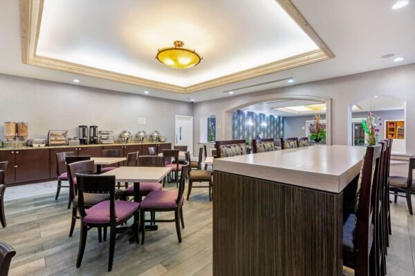 laquinta_complimentary_breakfast_1